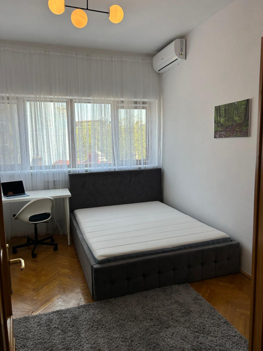 4 camere spatioase, 2 bai, 2 balcoane, Universitate