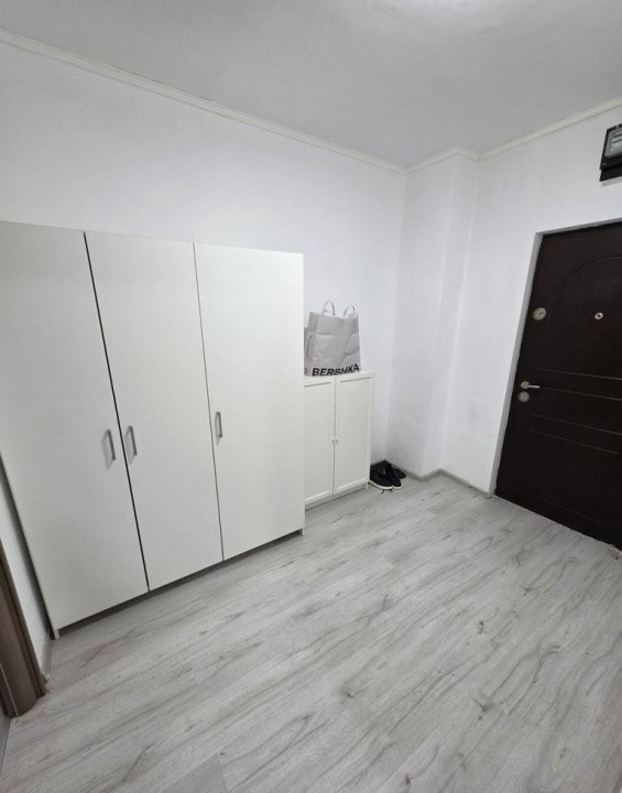 Închiriez apartament 2 camere metrou 1 decembrie