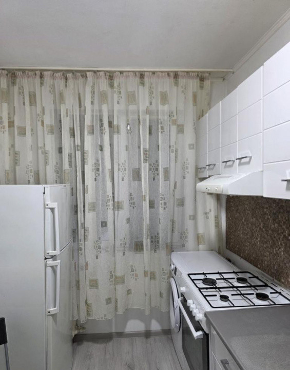 Închiriez apartament 2 camere metrou 1 decembrie