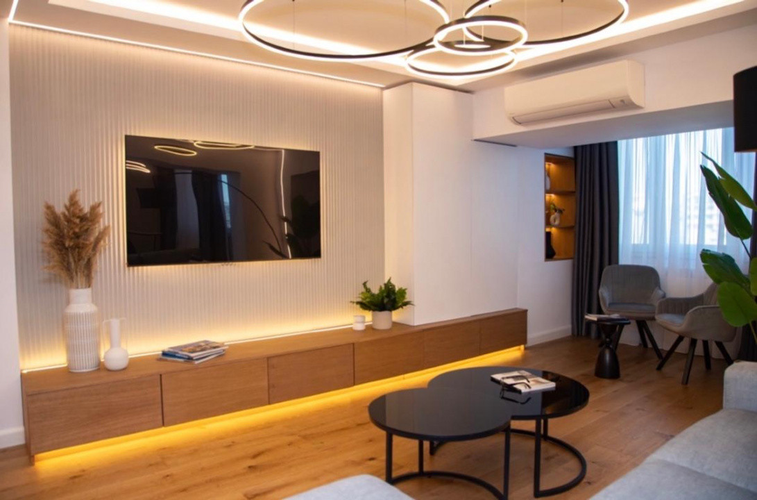 apartament decomandat de inchiriat cu 3 camere  in Splaiul Unirii 