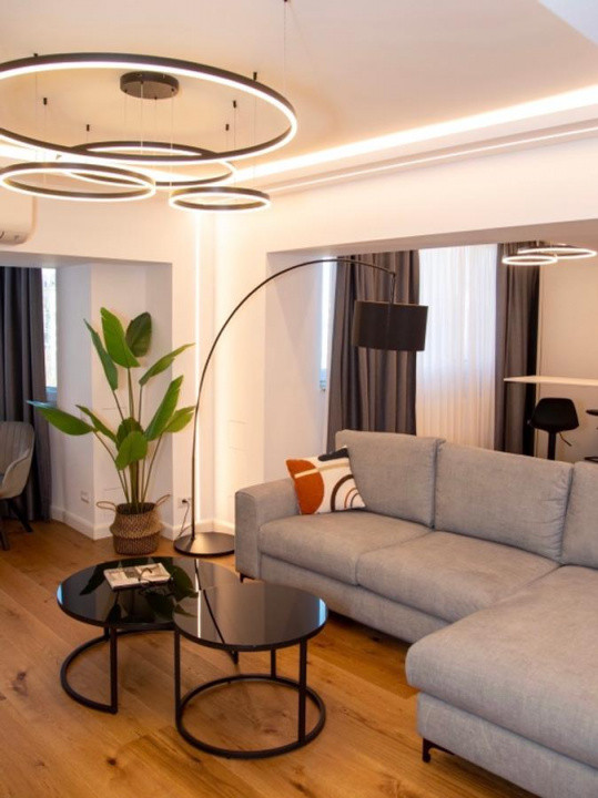 apartament decomandat de inchiriat cu 3 camere  in Splaiul Unirii 