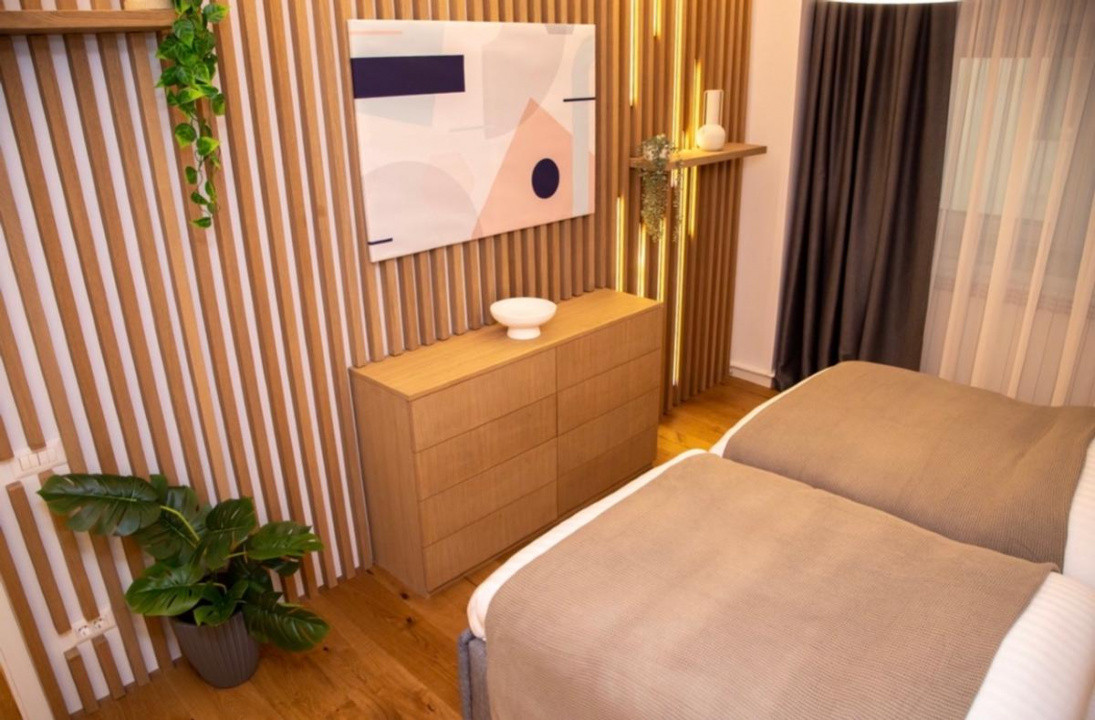 apartament decomandat de inchiriat cu 3 camere  in Splaiul Unirii 