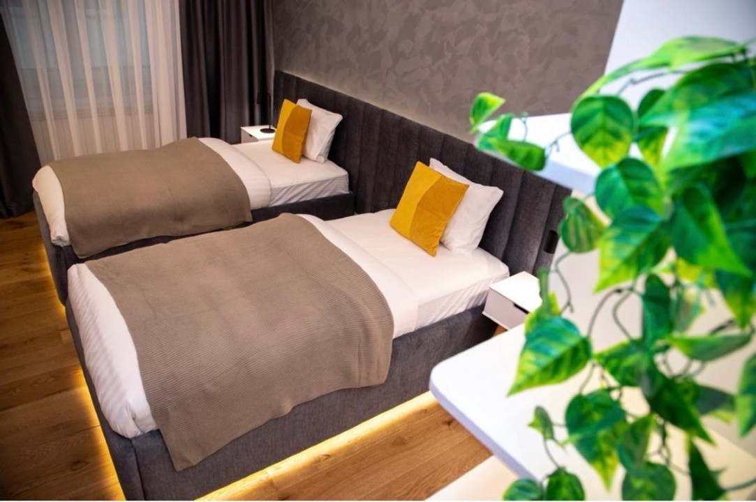 apartament decomandat de inchiriat cu 3 camere  in Splaiul Unirii 