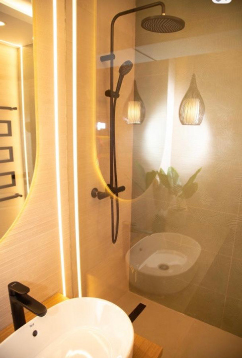 apartament decomandat de inchiriat cu 3 camere  in Splaiul Unirii 