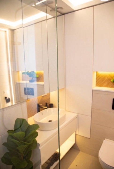 apartament decomandat de inchiriat cu 3 camere  in Splaiul Unirii 