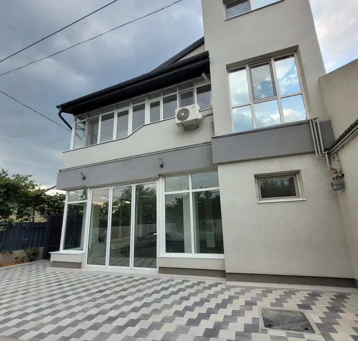 spatiu comercial de inchiriat cu in zona  Fundeni 