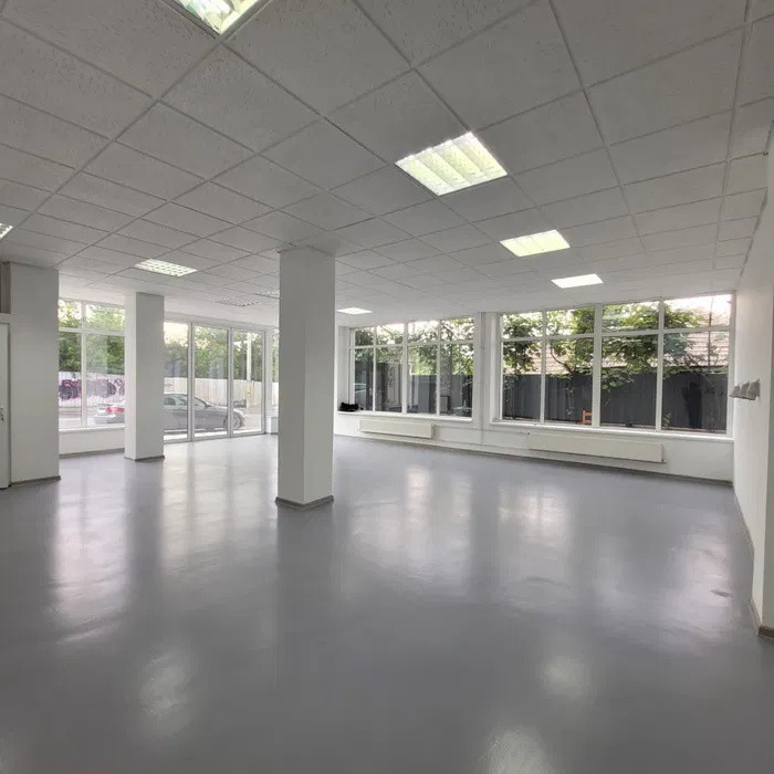 spatiu comercial de inchiriat cu in zona  Fundeni 