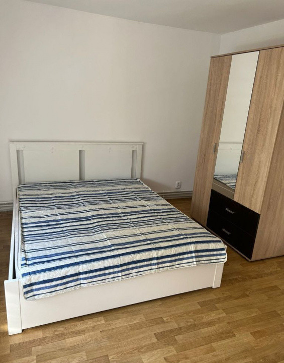 Inchiriez apartament 3 camere