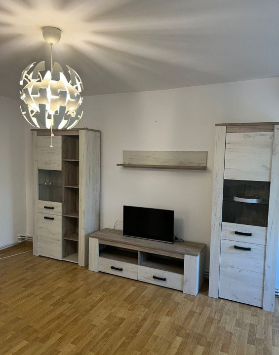 Inchiriez apartament 3 camere