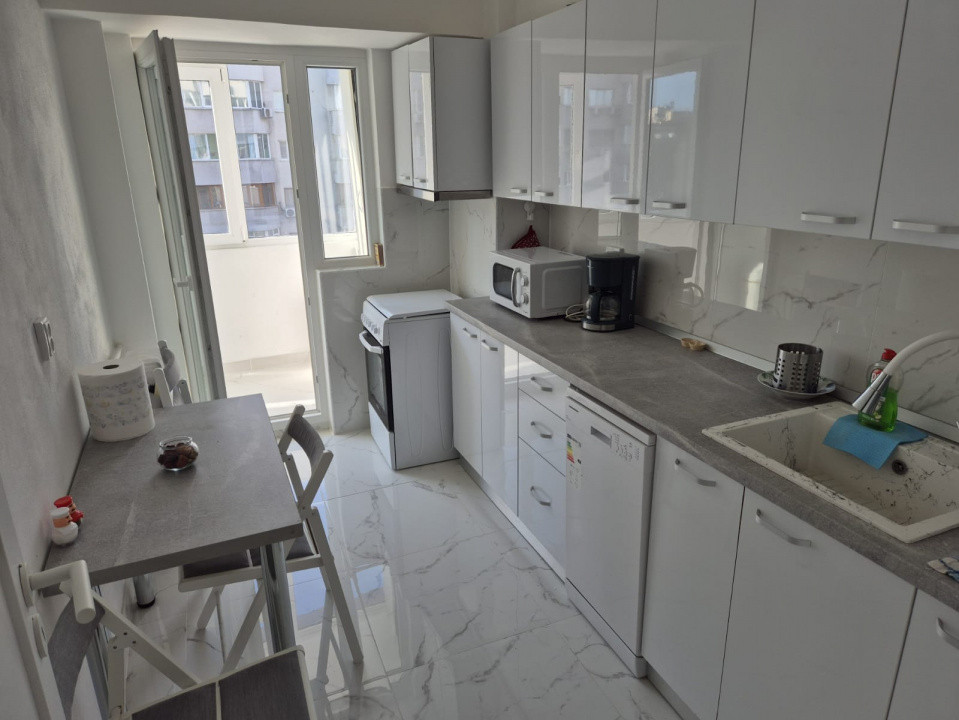 Apartament de 3 camere recent renovat pe Titulescu