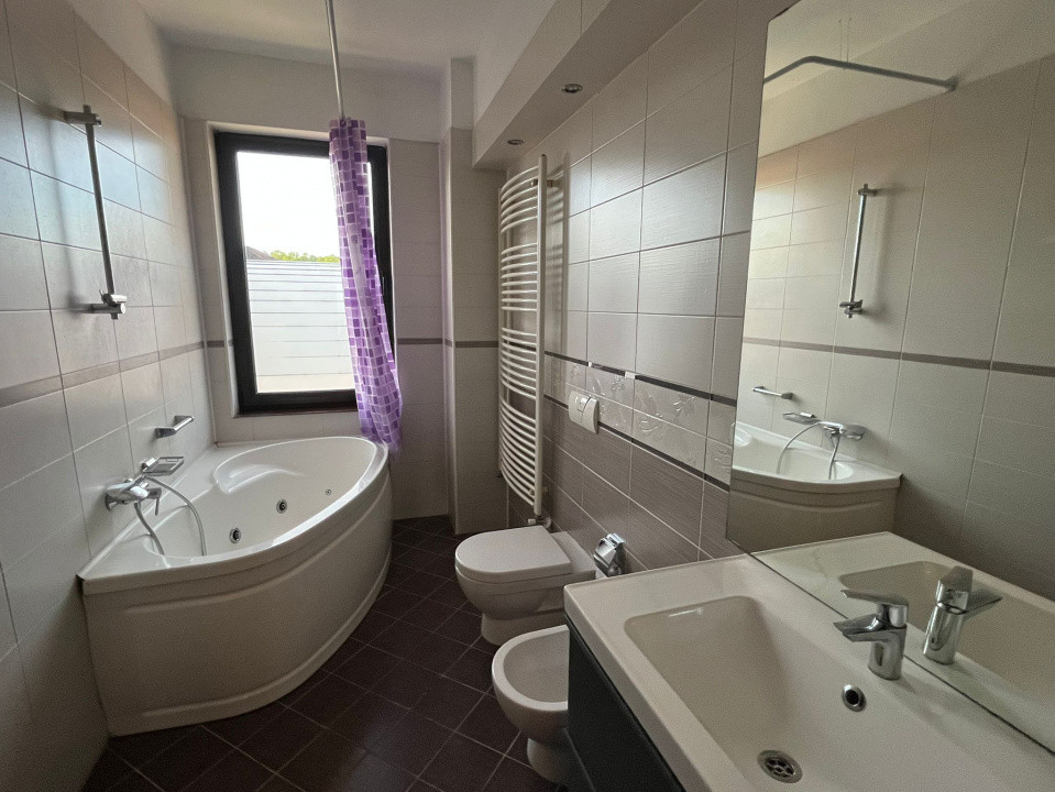 Apartament  de vanzare cu 3 camere  in Pipera,  vedere la padure