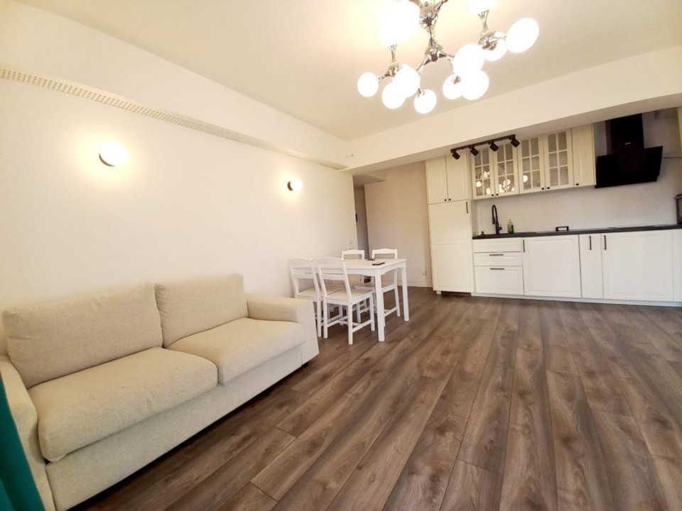 apartament decomandat de inchiriat cu 3 camere  in Baneasa 