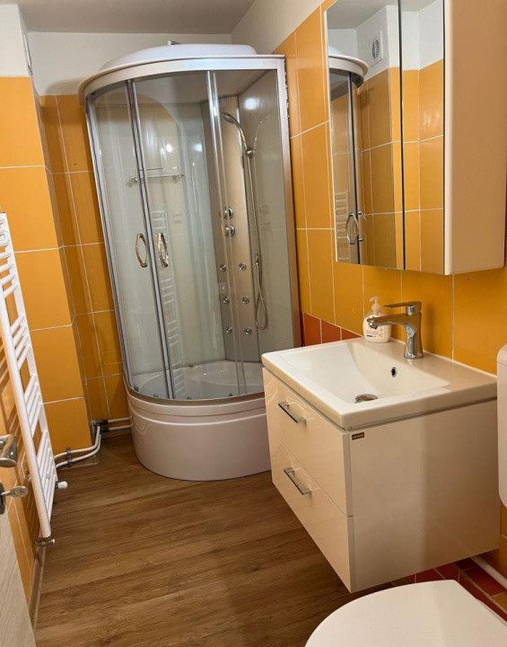 De inchiriat apartament decomandat cu 3 camere  in Vitan 