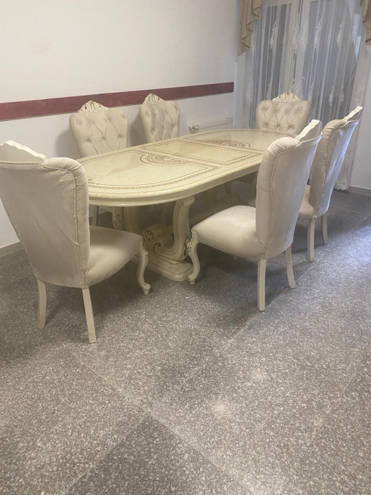 Casă individuală cu compartimentare generoasă în zona Titan