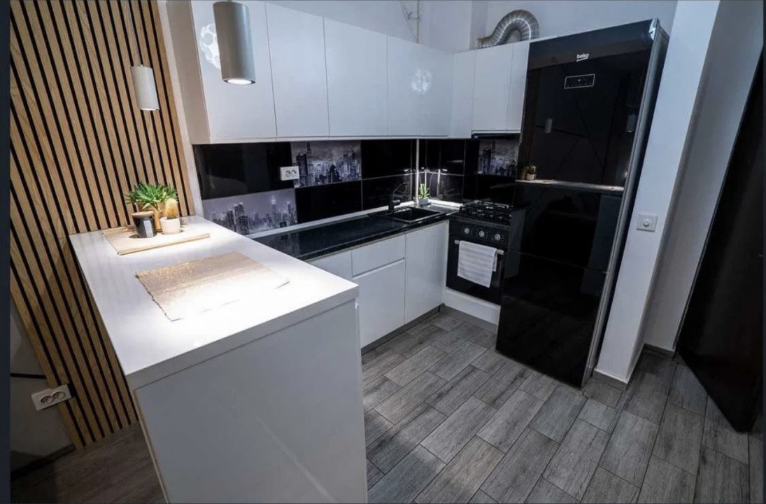 apartament decomandat de inchiriat cu 2 camere  in Unirii 