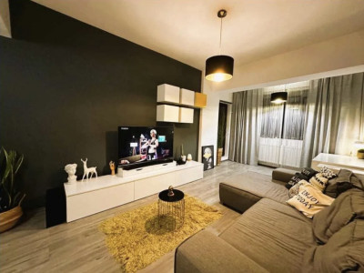 apartament decomandat de inchiriat cu 2 camere  in Unirii 