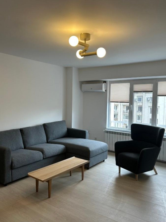 apartament decomandat de inchiriat cu 3 camere  in Unirii 