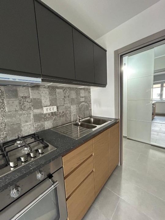 apartament decomandat de inchiriat cu 3 camere  in Unirii 