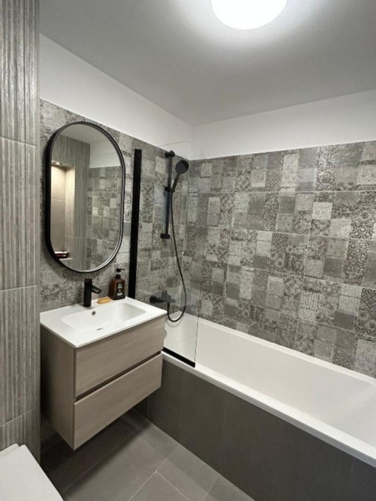 apartament decomandat de inchiriat cu 3 camere  in Unirii 