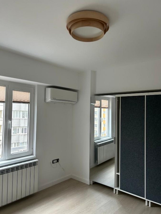 apartament decomandat de inchiriat cu 3 camere  in Unirii 