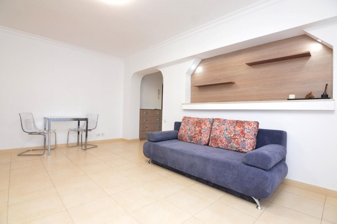 apartament decomandat de inchiriat cu 2 camere  in Unirii 
