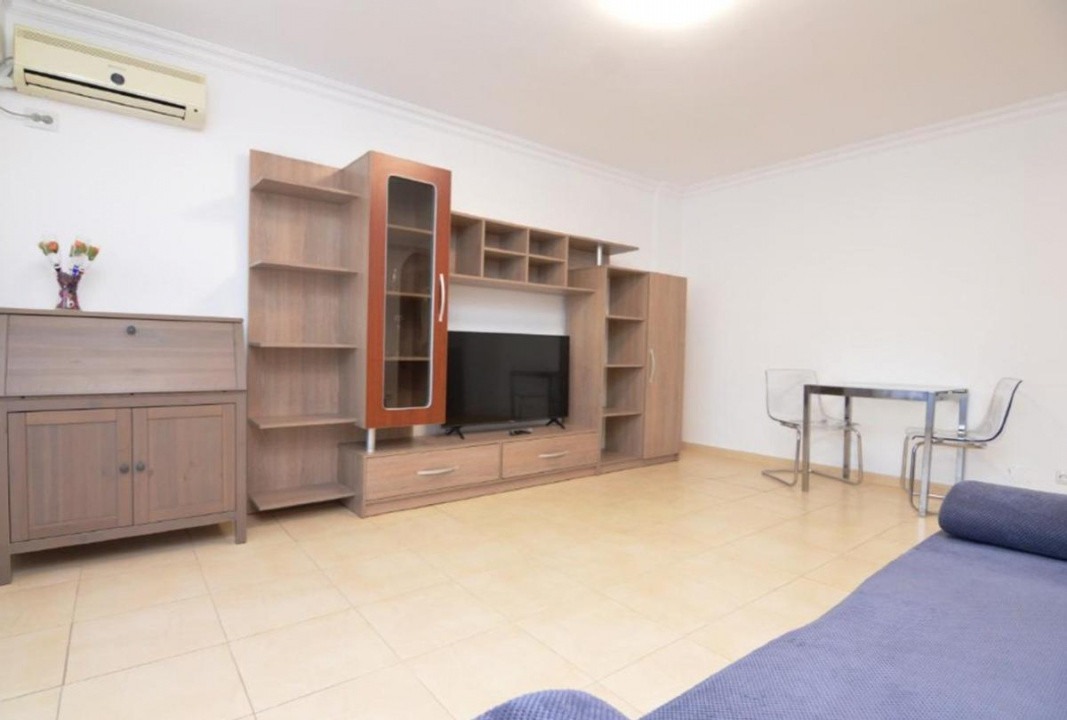apartament decomandat de inchiriat cu 2 camere  in Unirii 