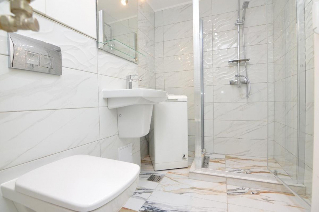 apartament decomandat de inchiriat cu 2 camere  in Unirii 