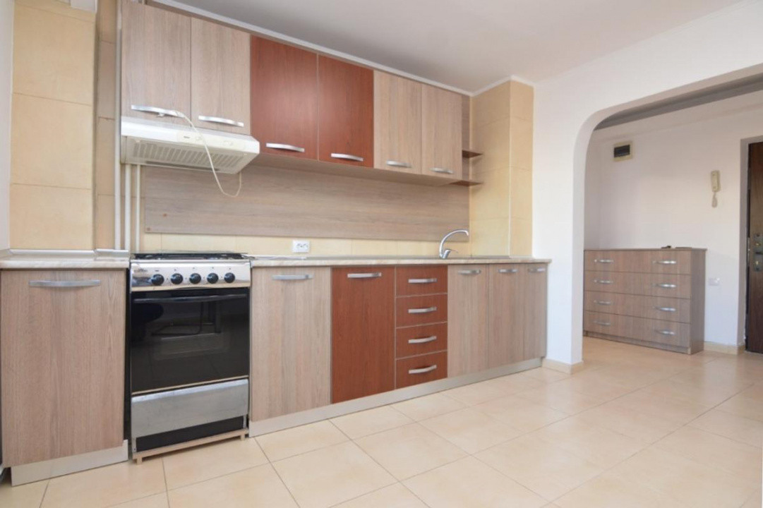 apartament decomandat de inchiriat cu 2 camere  in Unirii 