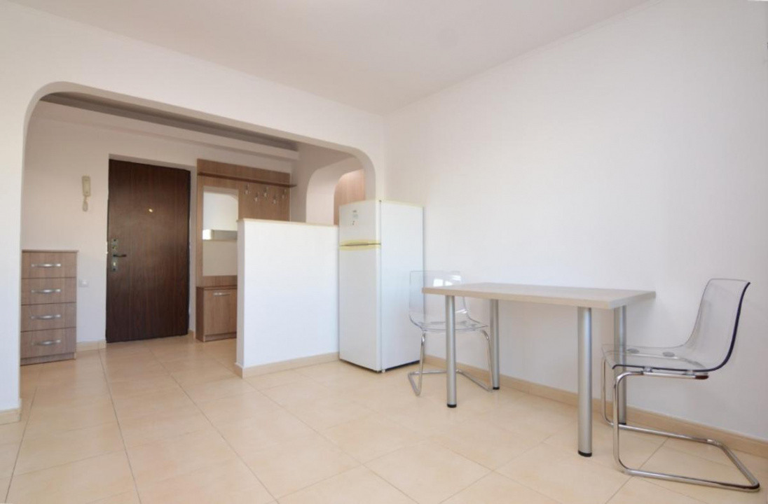 apartament decomandat de inchiriat cu 2 camere  in Unirii 