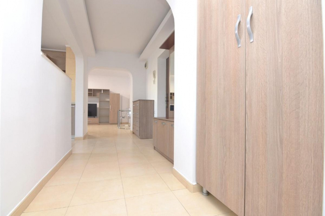apartament decomandat de inchiriat cu 2 camere  in Unirii 