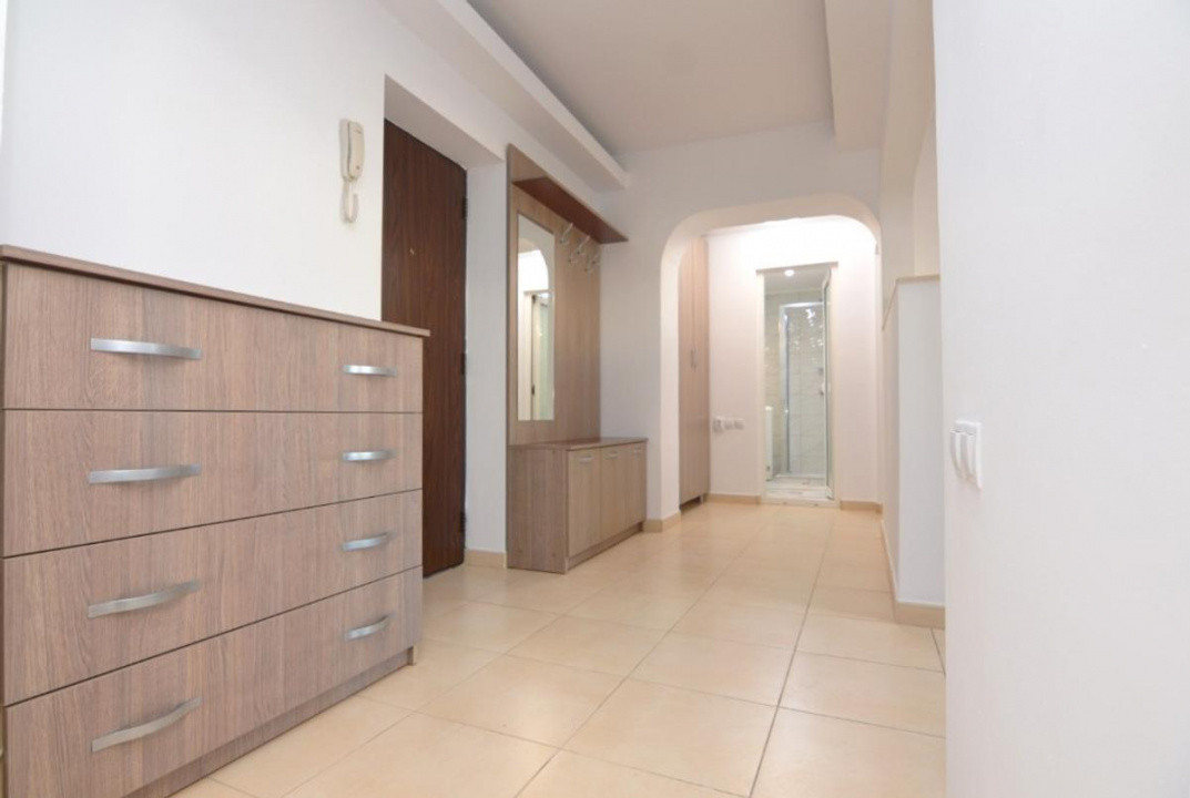 apartament decomandat de inchiriat cu 2 camere  in Unirii 