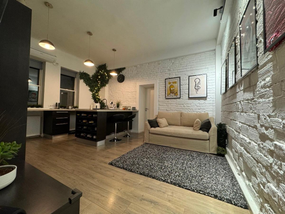 apartament decomandat de inchiriat cu 2 camere  in P-ta Romana 