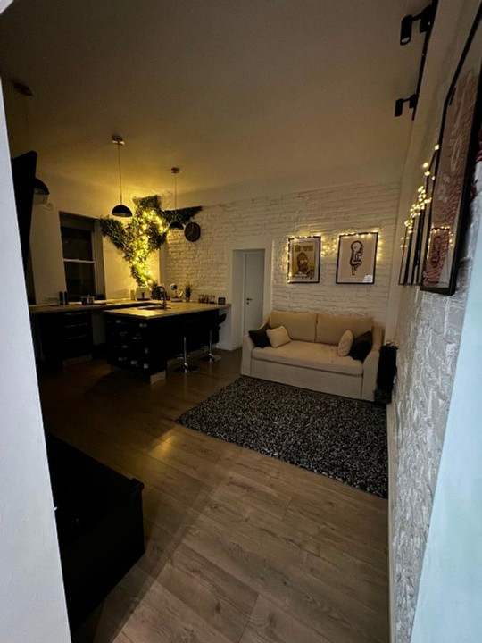 apartament decomandat de inchiriat cu 2 camere  in P-ta Romana 