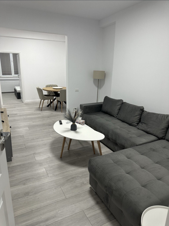 apartament decomandat de inchiriat cu 3 camere  in Calea Victoriei 