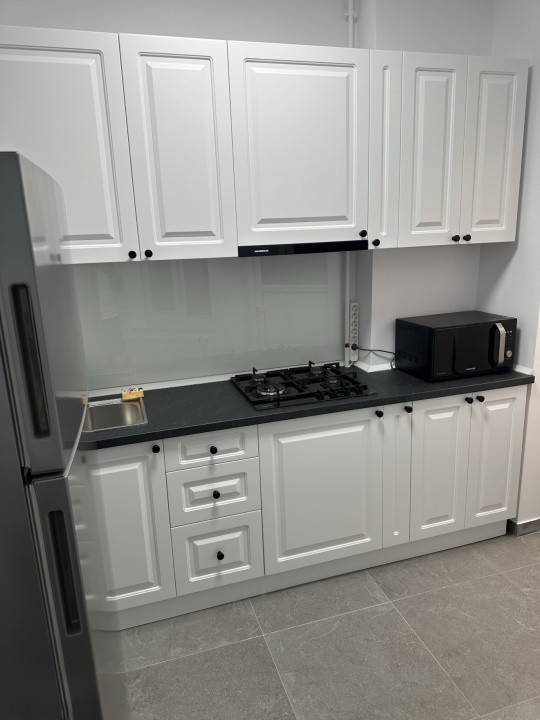 apartament decomandat de inchiriat cu 3 camere  in Calea Victoriei 