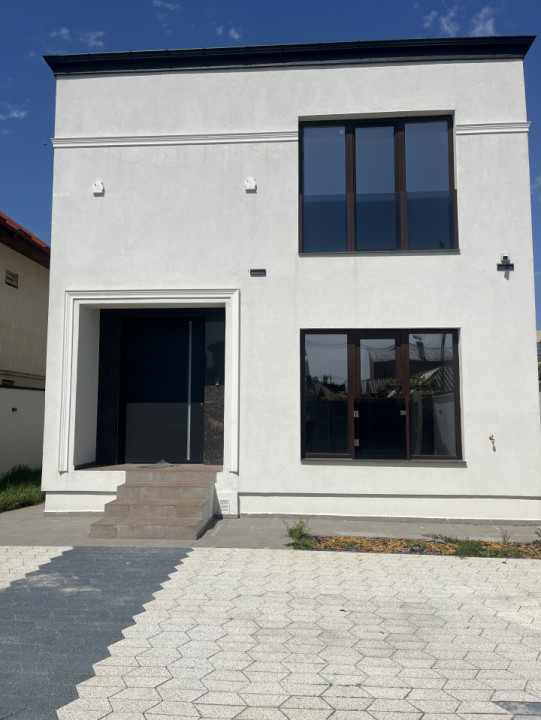 Vila individuala noua, 300 mp, 4 camere, 3 bai, curte, parcare, zona 1 Decembrie