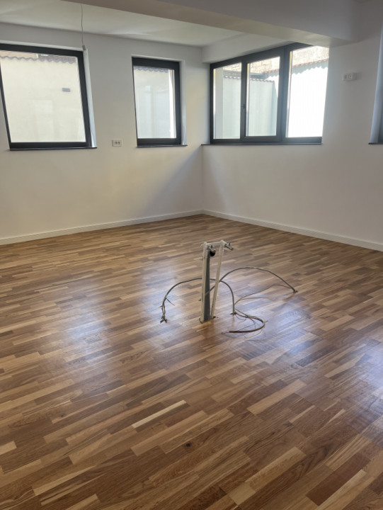Vila individuala noua, 300 mp, 4 camere, 3 bai, curte, parcare, zona 1 Decembrie