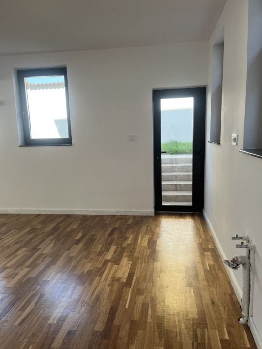Vila individuala noua, 300 mp, 4 camere, 3 bai, curte, parcare, zona 1 Decembrie
