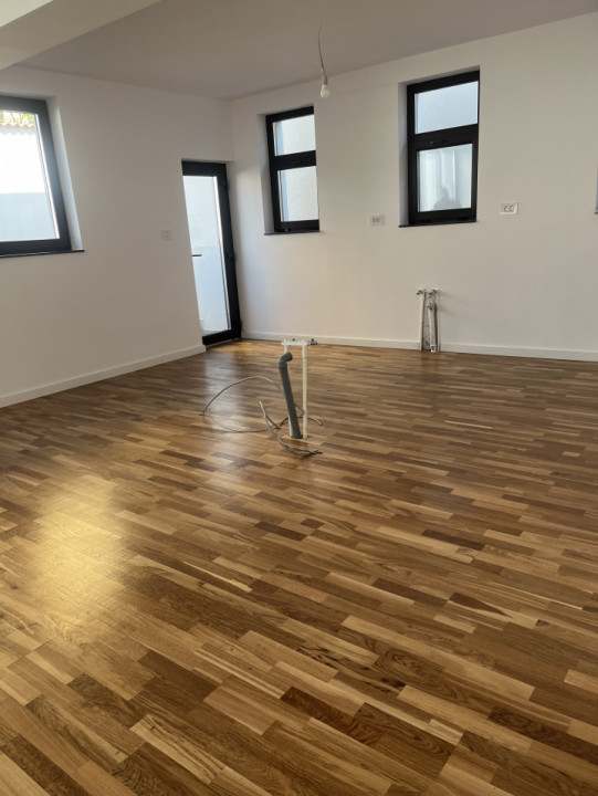 Vila individuala noua, 300 mp, 4 camere, 3 bai, curte, parcare, zona 1 Decembrie