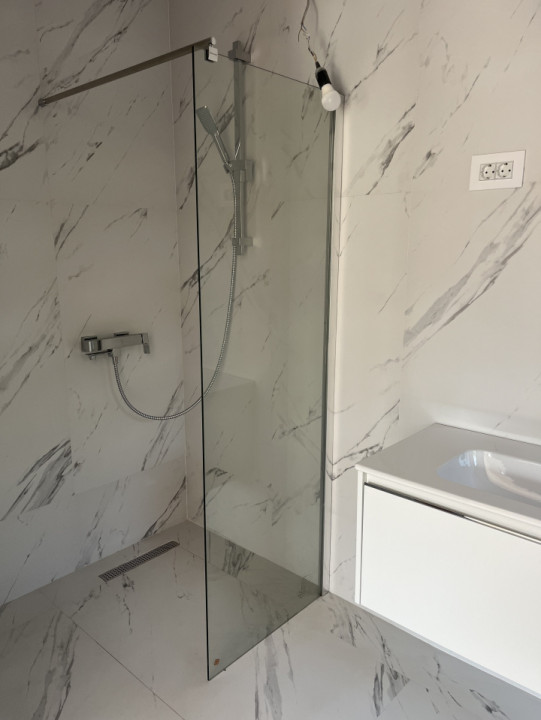 Vila individuala noua, 300 mp, 4 camere, 3 bai, curte, parcare, zona 1 Decembrie