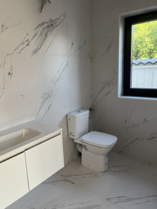 Vila individuala noua, 300 mp, 4 camere, 3 bai, curte, parcare, zona 1 Decembrie