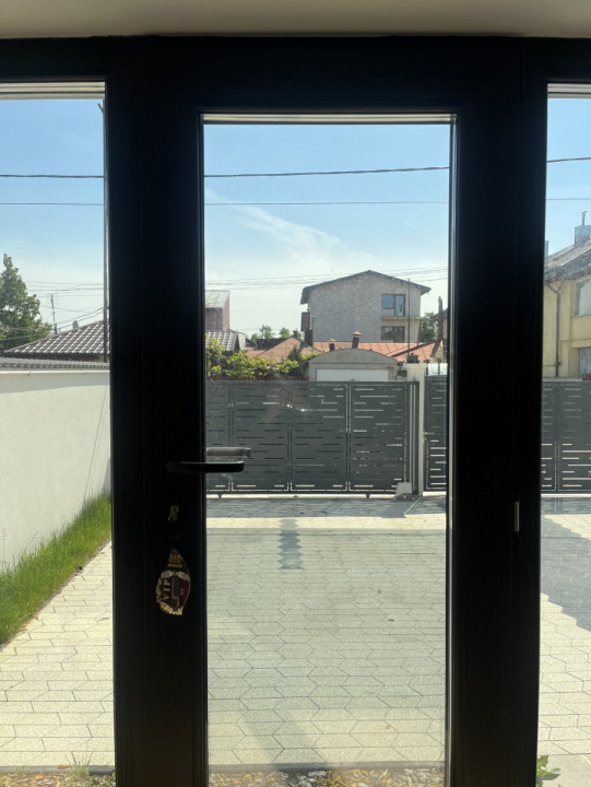 Vila individuala noua, 300 mp, 4 camere, 3 bai, curte, parcare, zona 1 Decembrie