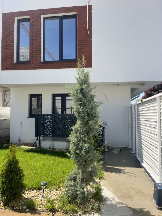 Vila individuala noua, 120 mp, 5 camere, 5 bai, curte, parcare, zona Trapezului