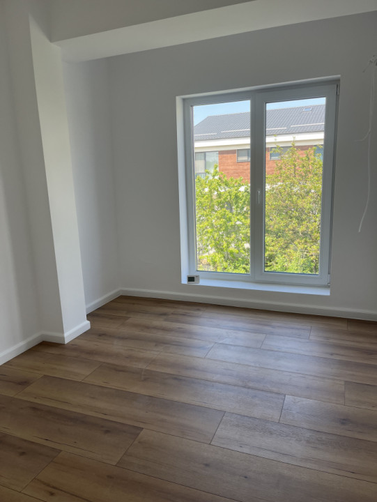 Vila individuala noua, 120 mp, 5 camere, 5 bai, curte, parcare, zona Trapezului