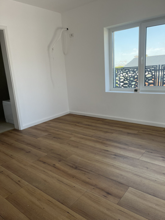 Vila individuala noua, 120 mp, 5 camere, 5 bai, curte, parcare, zona Trapezului