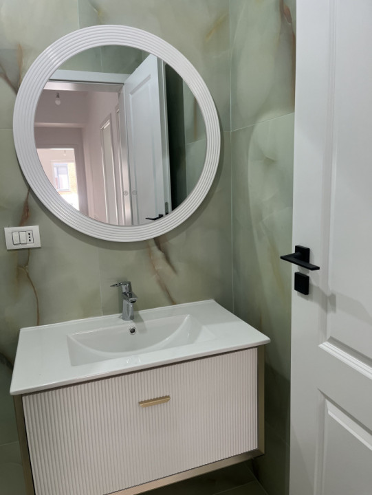 Vila individuala noua, 120 mp, 5 camere, 5 bai, curte, parcare, zona Trapezului