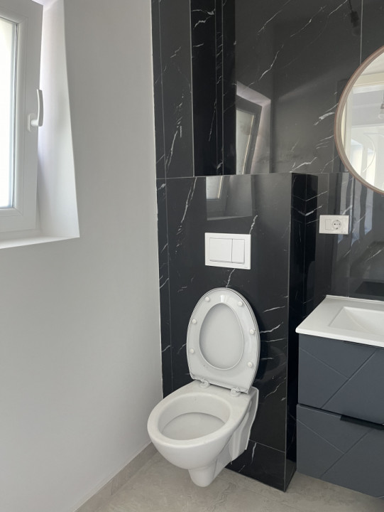 Vila individuala noua, 120 mp, 5 camere, 5 bai, curte, parcare, zona Trapezului