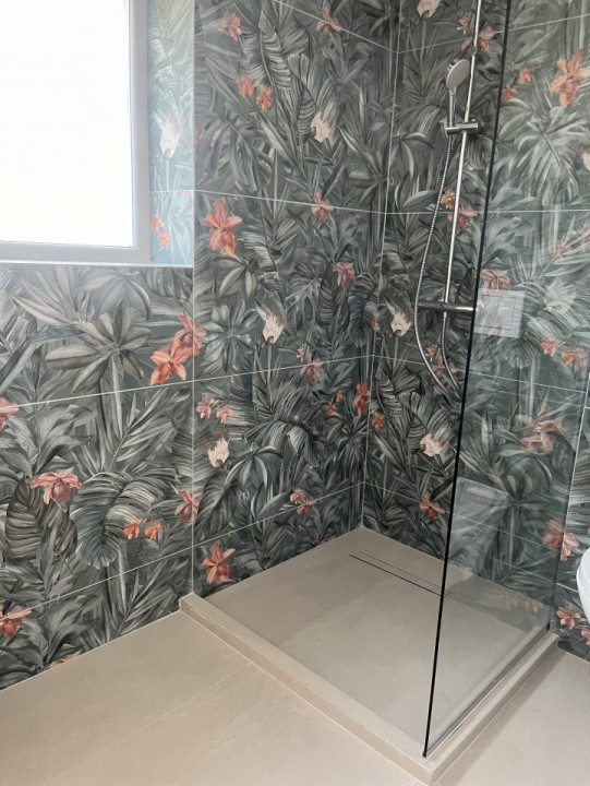 Vila individuala noua, 120 mp, 5 camere, 5 bai, curte, parcare, zona Trapezului