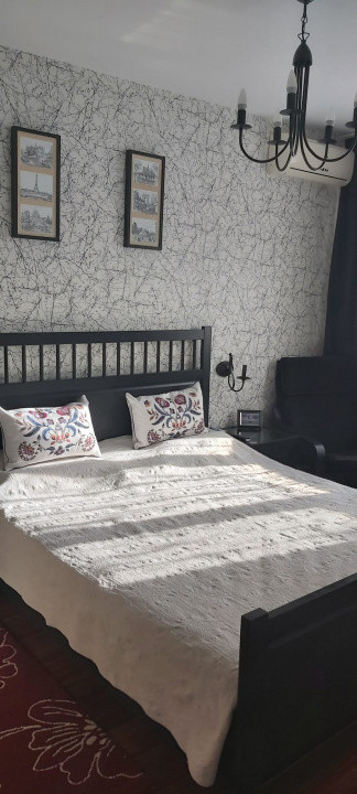 Apartament 3 camere semidecomant, etaj 4/4