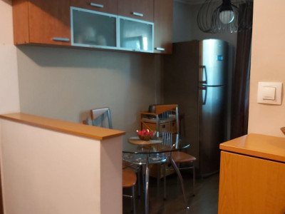 Apartament 3 camere semidecomant, etaj 4/4